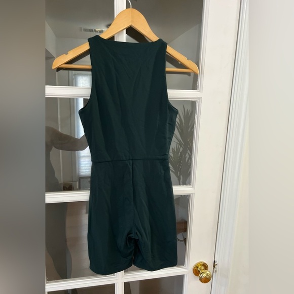 Babaton Aritizia Contour V-Neck Romper - Size S - Picture 2 of 6